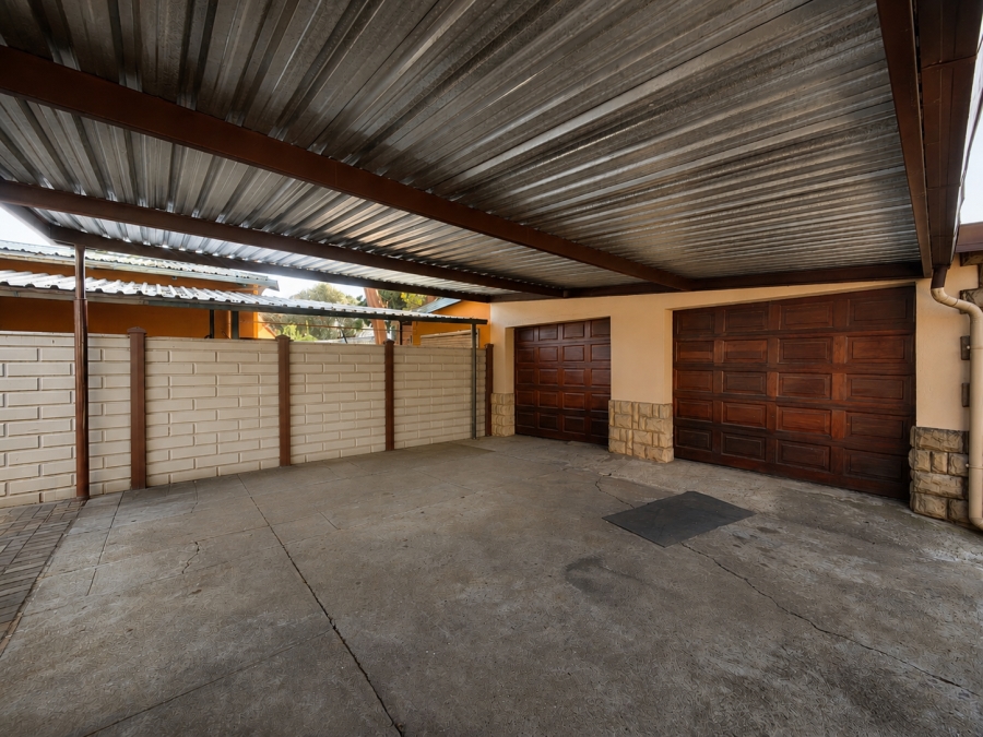 3 Bedroom Property for Sale in Geelhoutpark North West